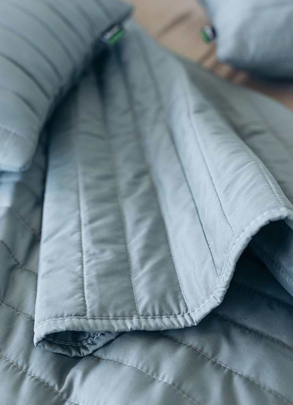 Фото - Набор покрывало + наволочки евро Sonex Nassau двухстороннее 220х240 + 50х70 см 2 шт. Темно-серое (SO102518)