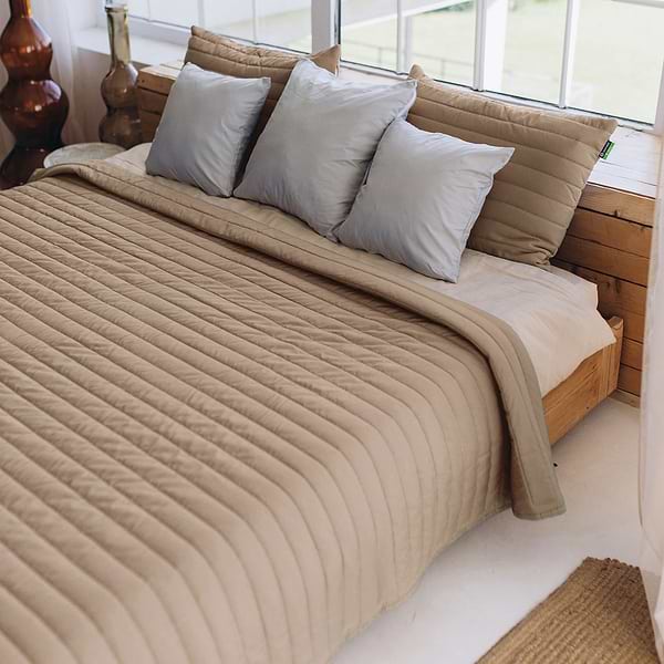 Фото - Набор покрывало + наволочки евро Sonex Nassau двухстороннее 220х240 + 50х70 см 2 шт. Коричневое (SO102517) Фото - Набор покрывало + наволочки евро Sonex Nassau двухстороннее 220х240 + 50х70 см 2 шт. Коричневое (SO102517)