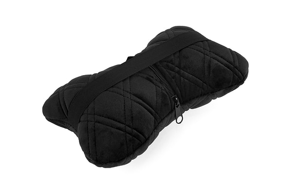 Фото - Автомобильная подушка на подголовник EVAtech из алькантары 27х16 см черная с черной нитью, большой ромб SPALHRBB