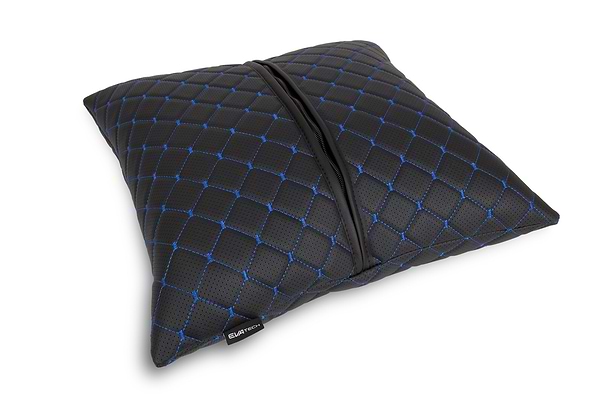 Фото - Автомобільна подушка EVAtech ECO 40x40 см Porsche чорна з синьою ниткою SPBCSBLV024