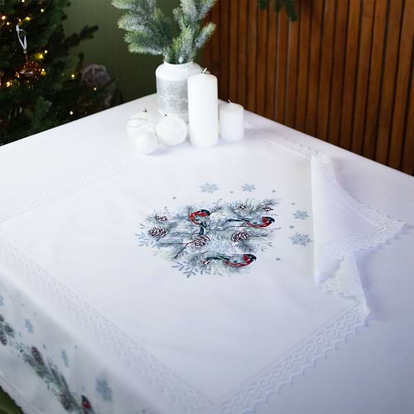 Фото - Салфетка для сервировки Едельвіка Снегири 80х80 (316-24/09) Фото - Салфетка для сервировки Едельвіка Снегири 80х80 (316-24/09)