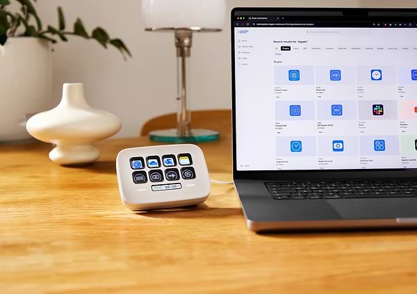 Фото - Пульт управления трансляцией Elgato Stream Deck Neo (10GBJ9901)