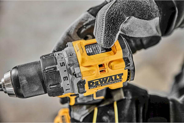 Фото - Дриль-шуруповерт DeWALT DCD800H2T