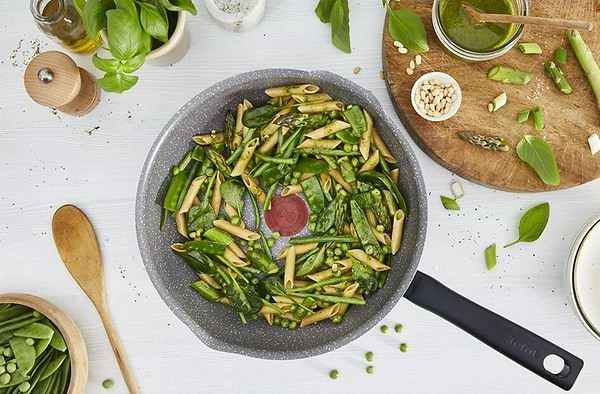 Фото - Сковорода універсальна Tefal B5790442 COOK NATURAL 24 см