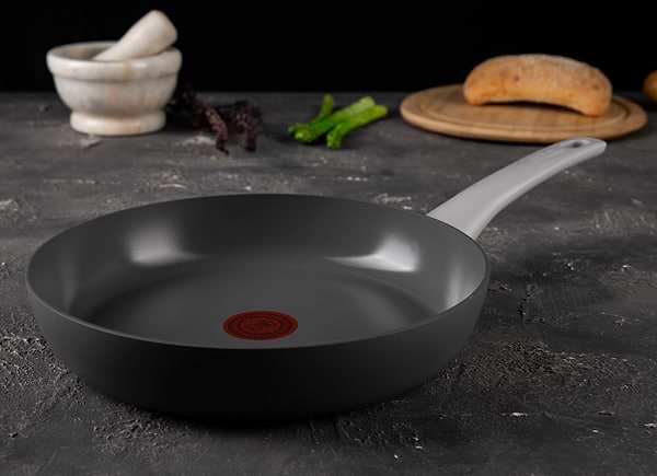 Фото - Сковорода універсальна Tefal C4270532 Renew ON 26 см
