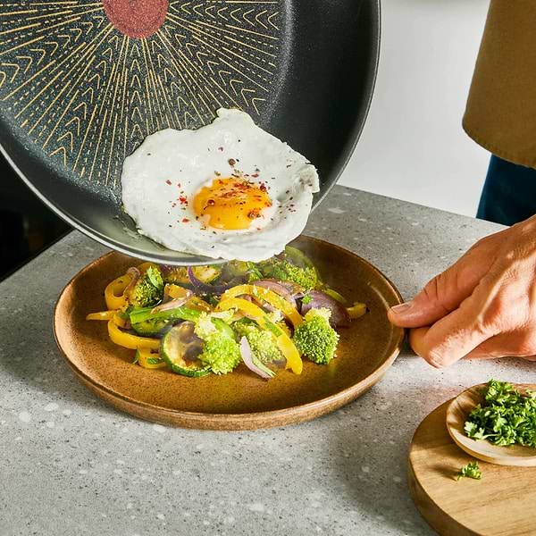 Фото - Сковорода універсальна Tefal E3270144 Emotion+ 18 см