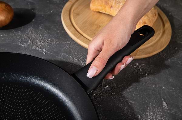 Фото - Сковорода универсальная Tefal G2880632 Hard Titanium ON 28 см