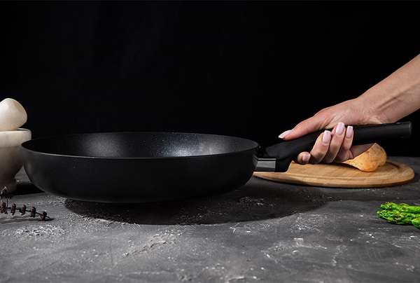 Фото - Сковорода универсальная Tefal G2880632 Hard Titanium ON 28 см