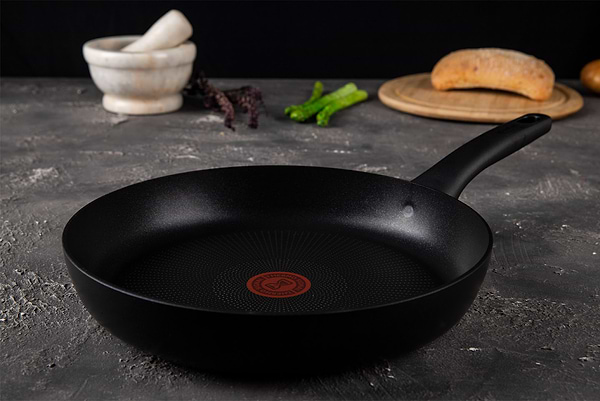 Фото - Сковорода универсальная Tefal G2880632 Hard Titanium ON 28 см