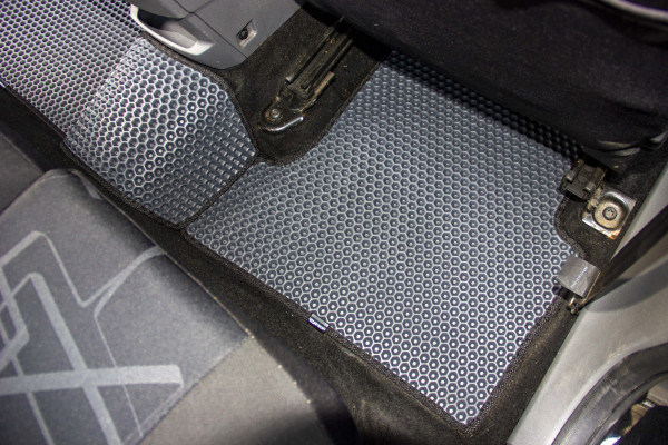 Фото - EVA коврики в салон авто EVAtech для Focus (C307) 5-doors AT Ford 2005-2010 2 поколение Htb EU FD32206CV5TL2RGB