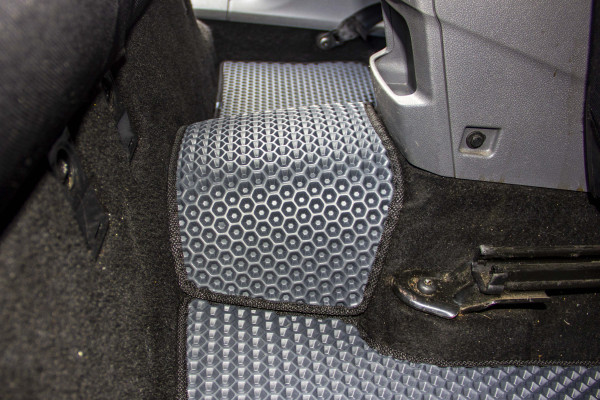 Фото - EVA коврики в салон авто EVAtech для Focus (C307) 5-doors AT Ford 2005-2010 2 поколение Htb EU FD32206CV5TL2RGB