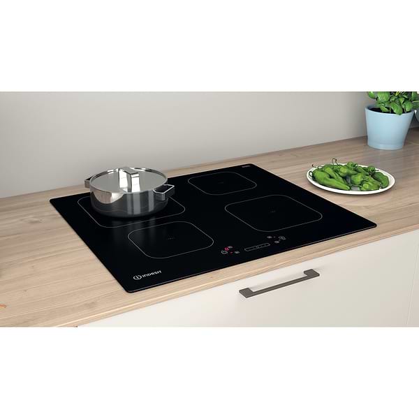 Фото - Духовой шкаф + варочная панель индукционная Indesit IFWS 4841 JH BL+IS 83Q60 NE