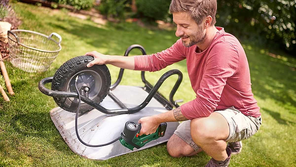 Фото - Автокомпрессор Bosch UniversalPump (0.603.947.100)