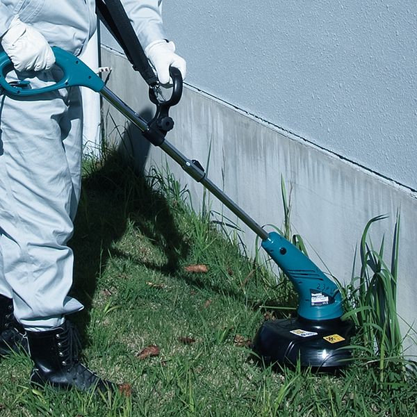 Фото - Триммер садовый Makita UR3000