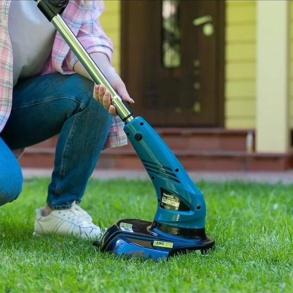 Фото - Триммер садовый Makita UR3000