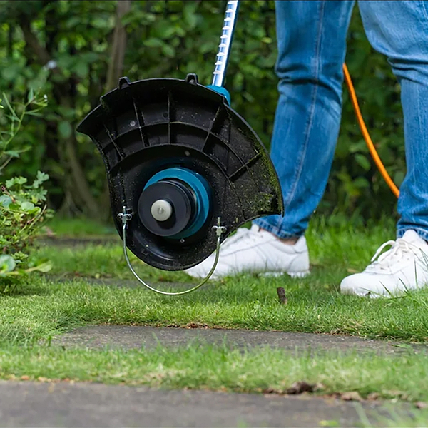 Фото - Триммер садовый Makita UR3000