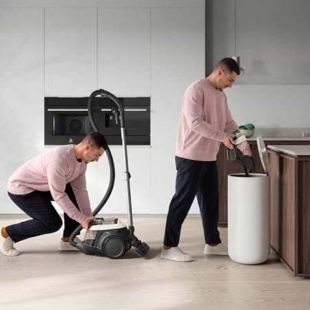 Фото - Пилосос для сухого прибирання без мішка Electrolux EL61H4SW