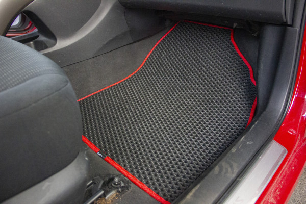 Фото - EVA коврики в салон авто EVAtech для Auris Hybrid (E150) 3-doors Toyota 2009-2012 1 поколение Htb EU TY33850ZV3TL2RBB