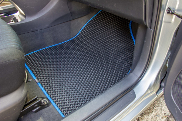 Фото - EVA коврики в салон авто EVAtech для Auris Hybrid (E150) 3-doors Toyota 2009-2012 1 поколение Htb EU TY33850ZV3TL2RBB