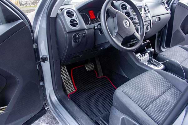 Фото - Килимки з екошкіри в салон авто EVAtech ECO для Tiguan (NF) AT Volkswagen 2007-2018 1 покоління SUV EUVW32872CM5AV4BBB