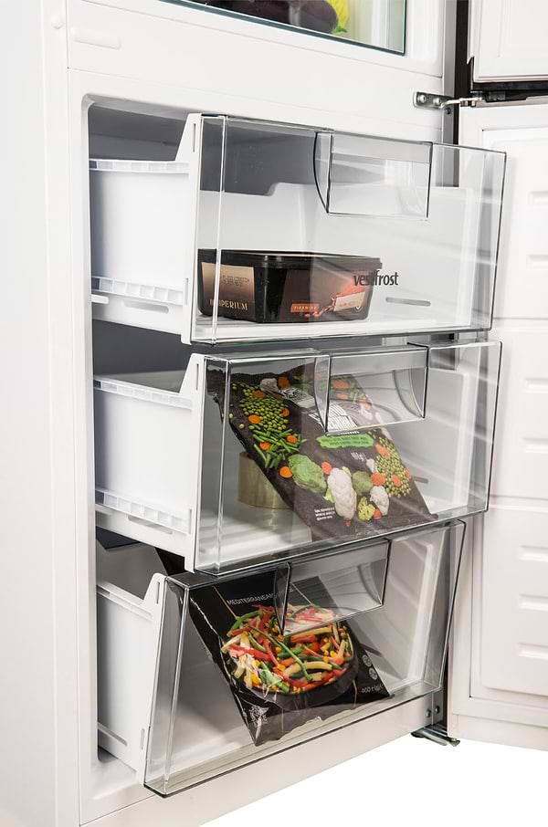 Фото - Холодильник Vestfrost CNF186WBL