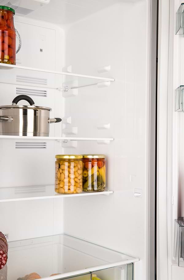 Фото - Холодильник Vestfrost CNF186WBL