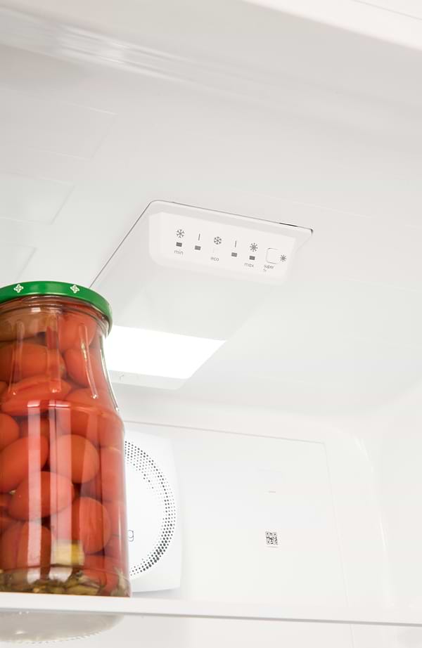 Фото - Холодильник Vestfrost CNF186WBL