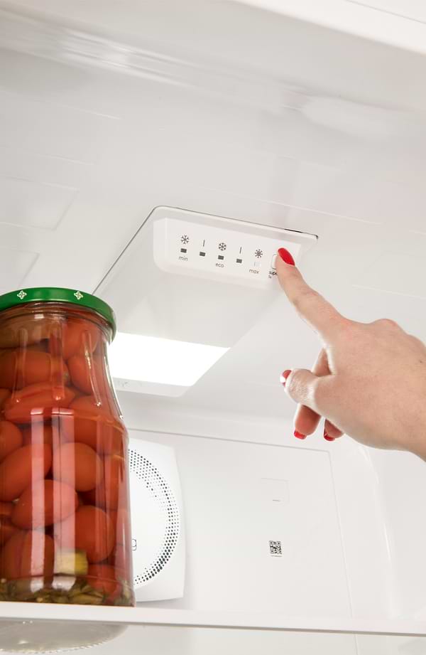 Фото - Холодильник Vestfrost CNF186WBL