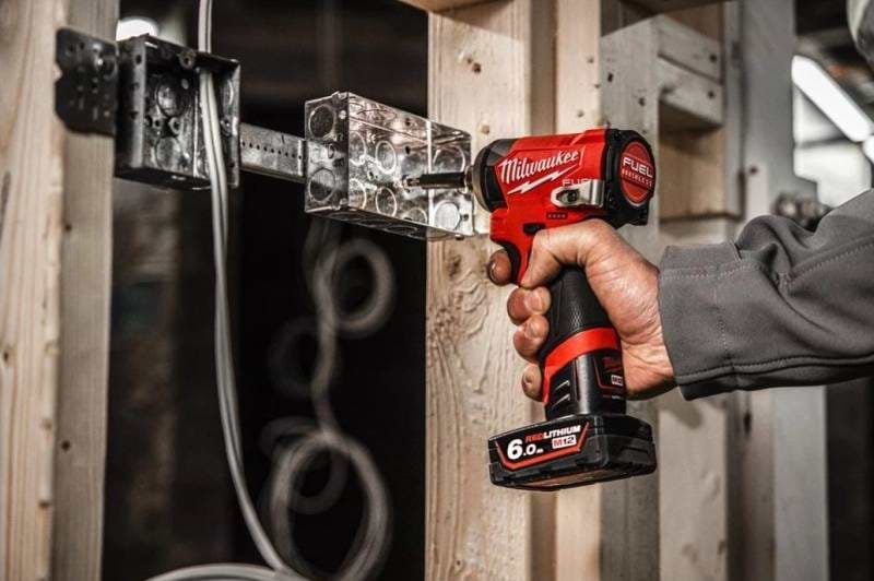 Фото - Гайковерт аккумуляторный Milwaukee M12 FID2-202X (4933479877)