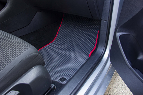 Фото - Коврики из экокожи в салон авто передние EVAtech для Golf (VI) MT Volkswagen 2009-2012 6 поколение Combi EU (VW31375AB2AV4BBB)