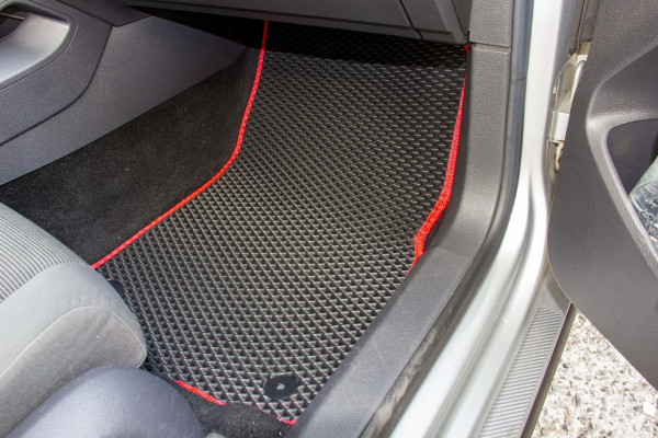 Фото - Коврики из экокожи в салон авто передние EVAtech для Golf (V) AT 3-doors Volkswagen 2003-2009 5 поколение Htb EU (VW33071A2TL4BBB)