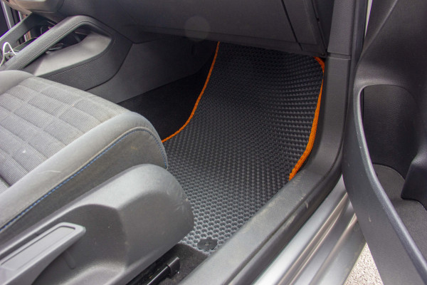 Фото - Килимки з екошкіри в салон авто передні EVAtech для Golf (V) MT 3-doors Volkswagen 2003-2009 5 покоління Htb EU (VW33072AB2TL4BBB)