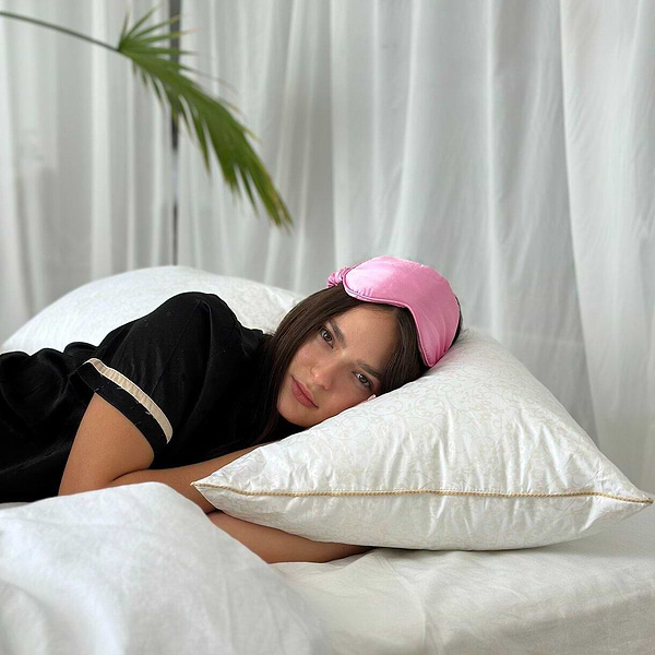 Фото - Подушка стандартна Lelit Лебяжка-золотим Кантом Bright crystal Перкаль Біла 70/70(1197375)