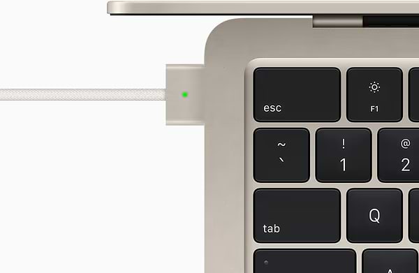 Фото - Ноутбук Apple MacBook Air 13.6 M2 16Gb 256Gb MC7W4 Starlight