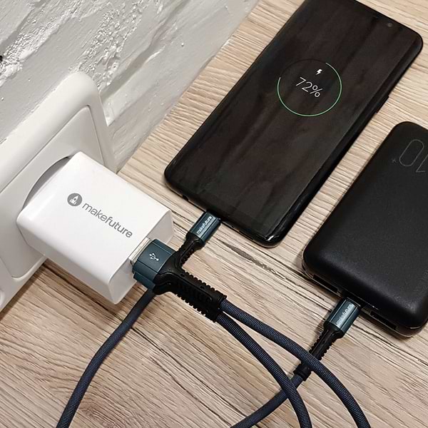 Фото - Сетевое зарядное устройство MakeFuture 2USB (2.4A) White (MCW-21WH)