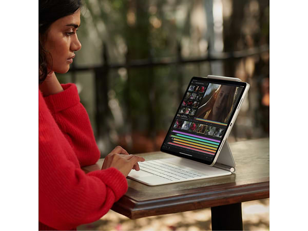 Фото - Планшет Apple iPad Pro 11'' Cellular 2TB MHWE3RK/A Space Grey 2021