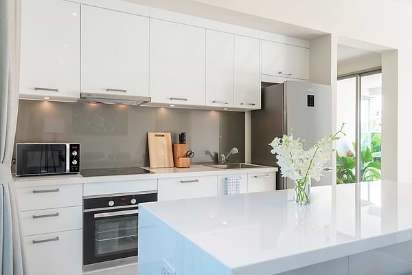 Фото - Уценка - Микроволновая печь (СВЧ) Kernau KFMO 203 E B