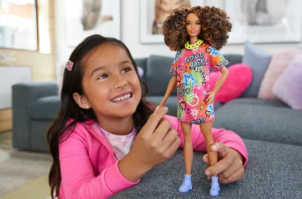 Фото - Лялька Barbie "Модниця" в яскравій сукні-футболці (HJT00)