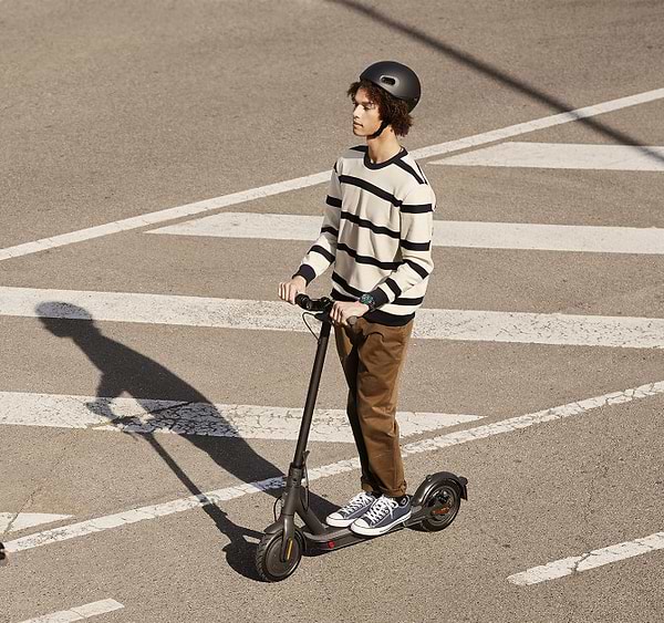 Фото - Електросамокат Xiaomi Mi Electric Scooter Essential Black (DDHBC08NEB)