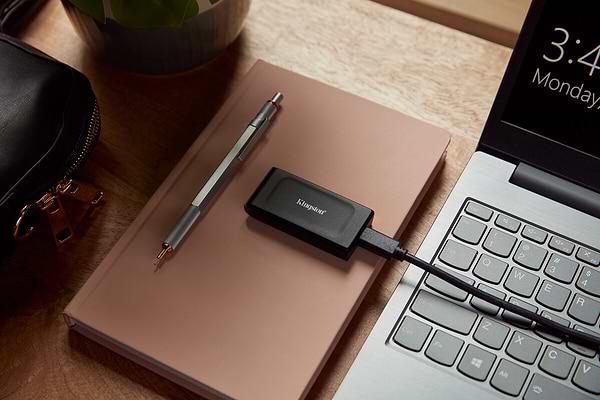 Фото - SSD-накопичувач зовнішній Kingston XS1000 Portable SSD 1000GB USB 3.2 Gen 2 (SXS1000/1000G)