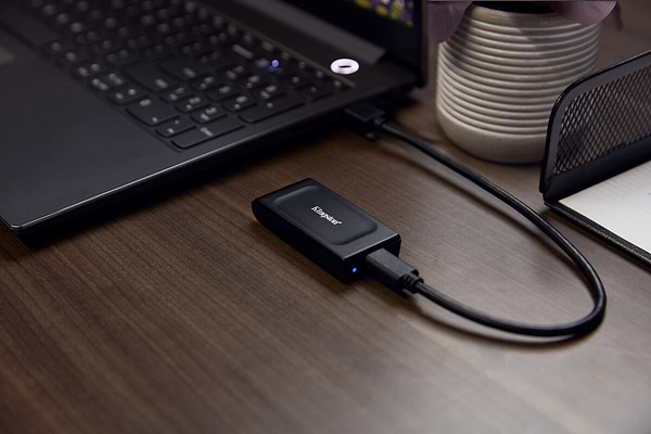 Фото - SSD-накопичувач зовнішній Kingston XS1000 Portable SSD 1000GB USB 3.2 Gen 2 (SXS1000/1000G)