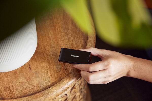 Фото - SSD-накопичувач зовнішній Kingston XS1000 Portable SSD 1000GB USB 3.2 Gen 2 (SXS1000/1000G)