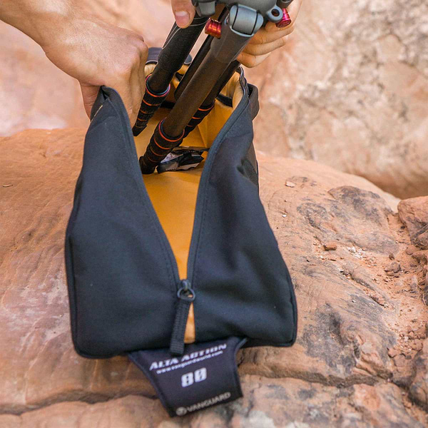 Фото - Сумка для фотокамеры со смен.объективом Vanguard Vesta Alta Action 80 Gray (Alta Action 80)