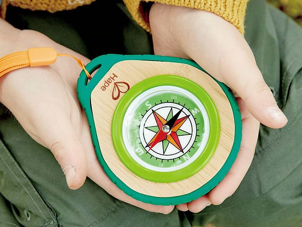 Фото - Кейс дослідника Hape Nature Fun Дослідження та пригоди 8 в 1 (E5581)