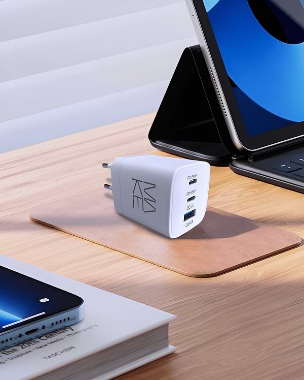 Фото - Уцінка - Мережевий зарядний пристрій MAKE 65W 2xPD+QC White (MCW-33PWH)