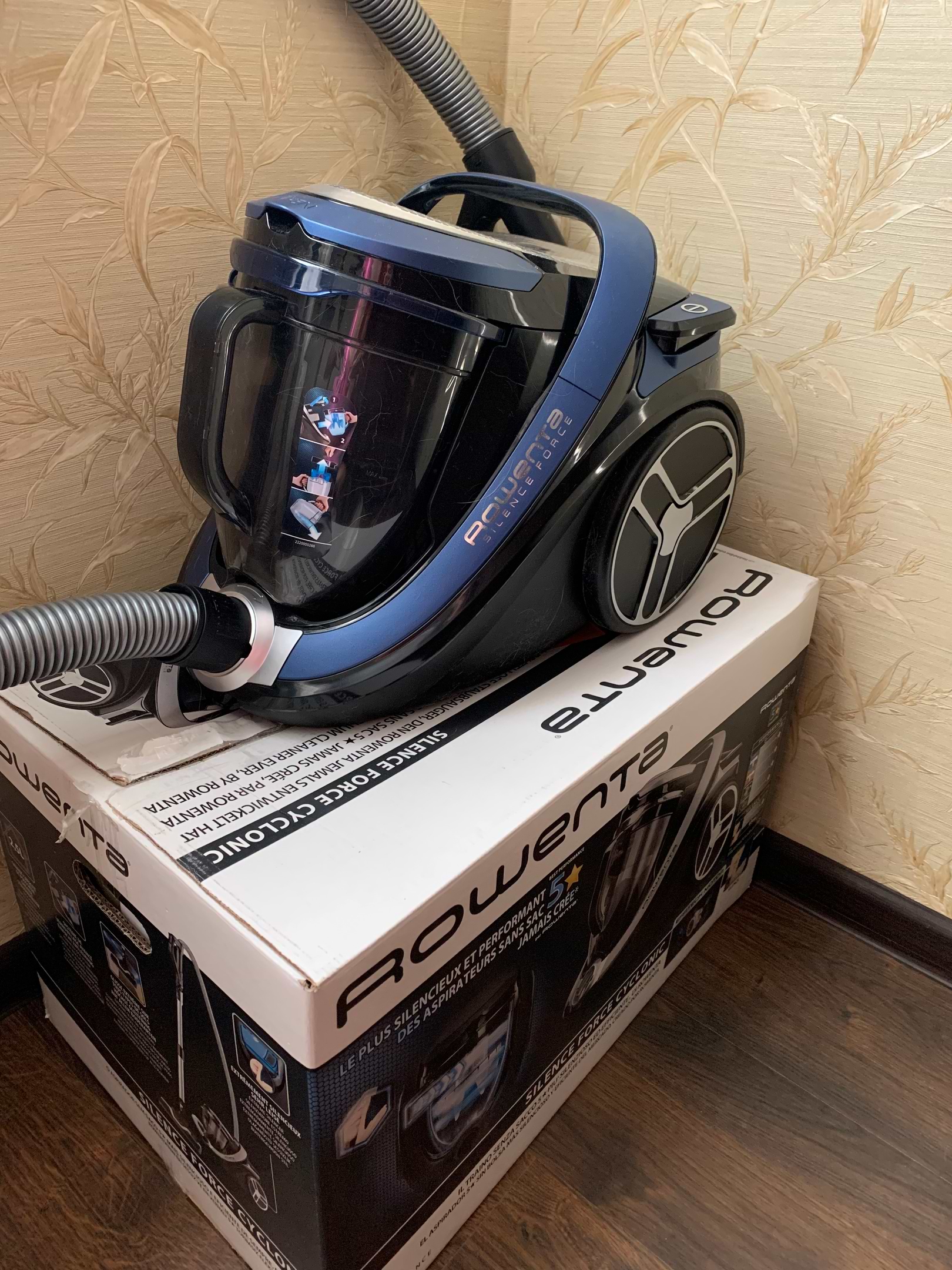 Пылесос для сухой уборки без мешка Rowenta RO7690EA купить цена