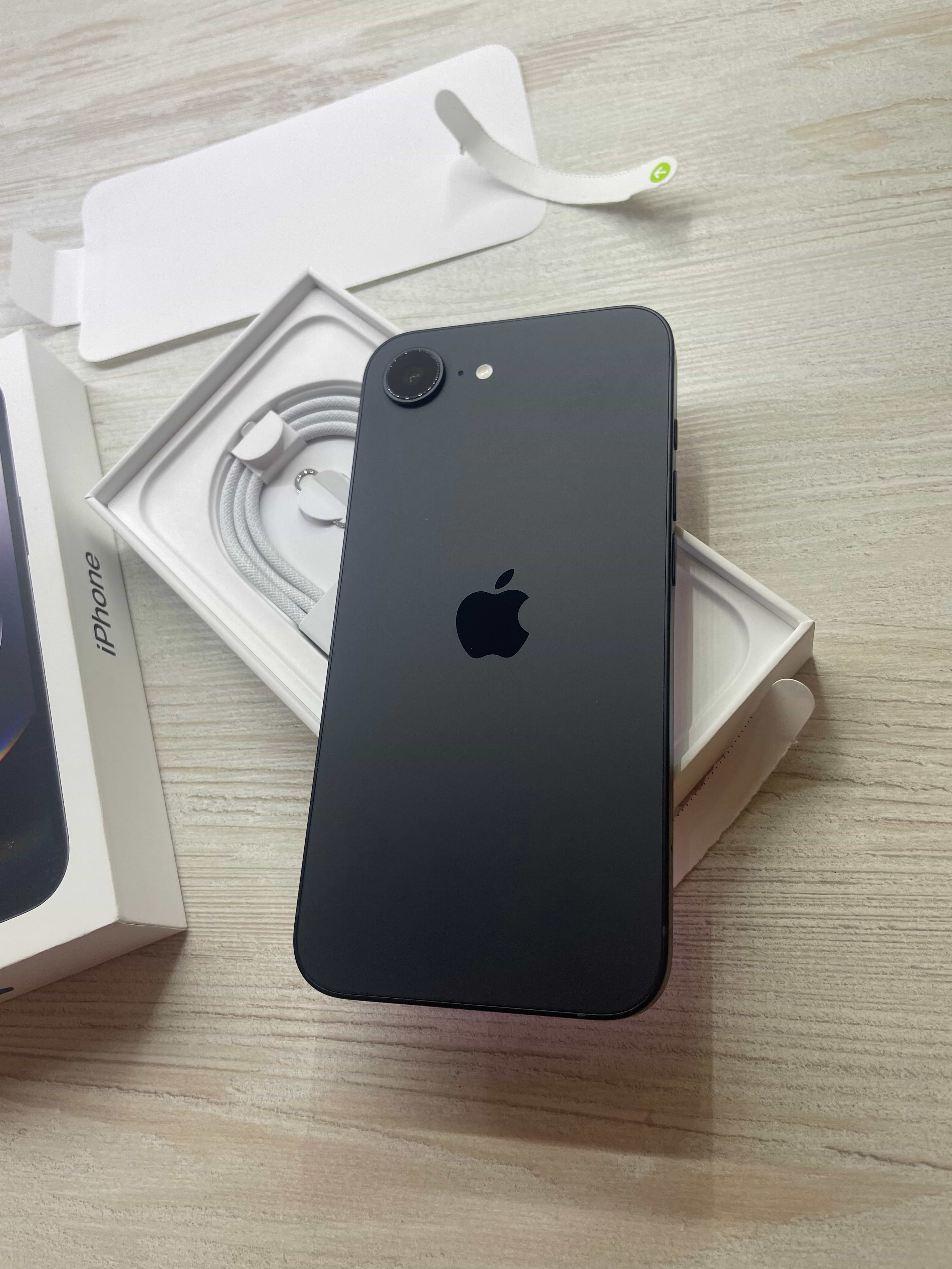 Смартфон Apple iPhone 16e 128Gb Black купити - ціна