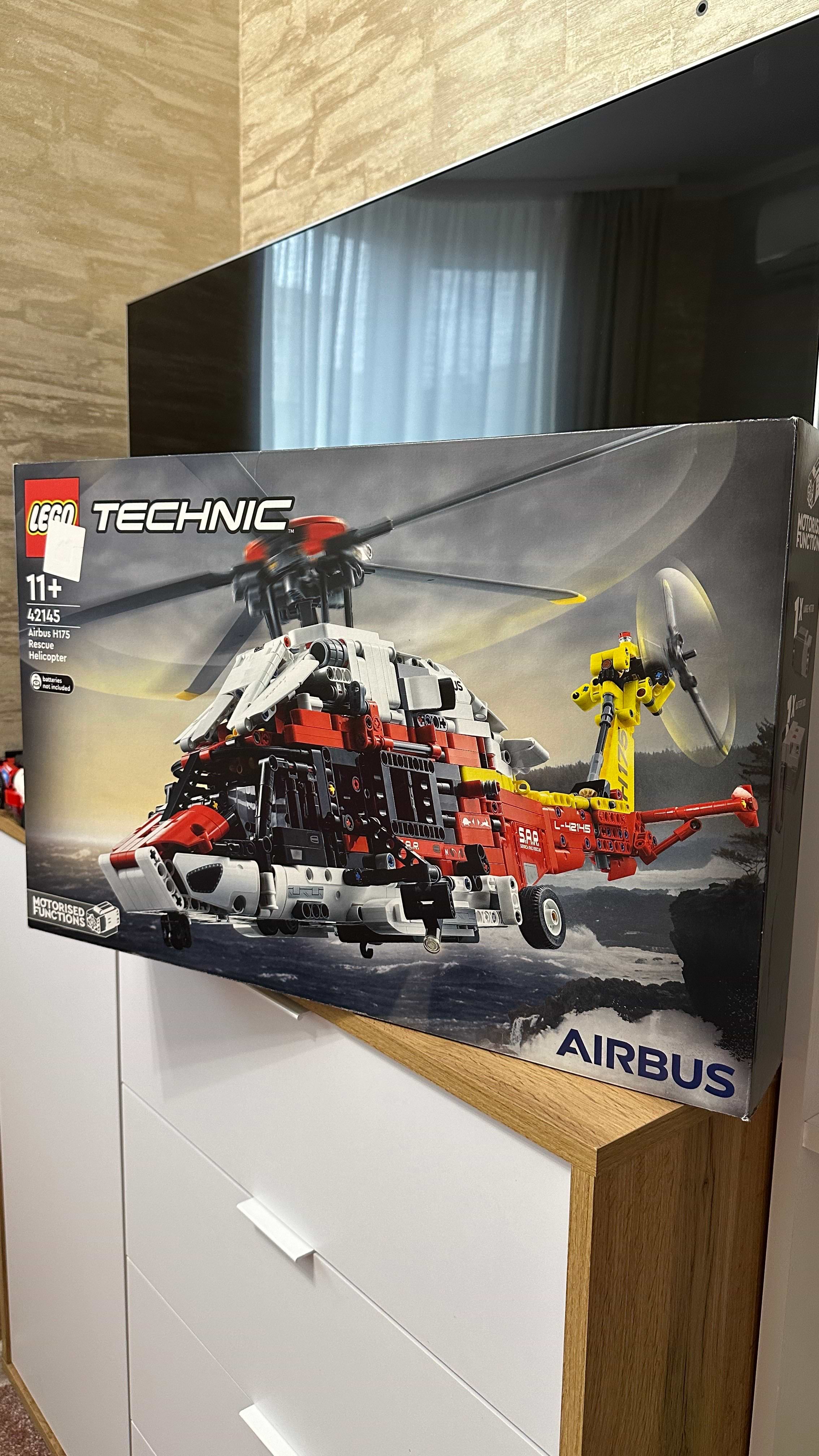 Конструктор LEGO Technic Рятувальний гелікоптер Airbus H175