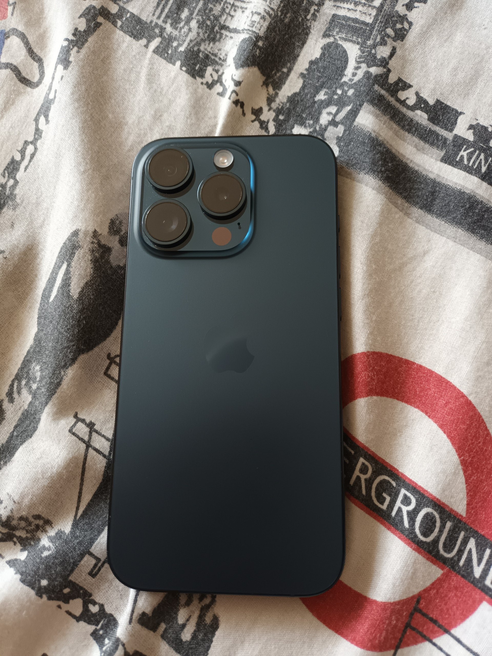Смартфон Apple iPhone 15 Pro 256GB Black Titanium (Восстановленный