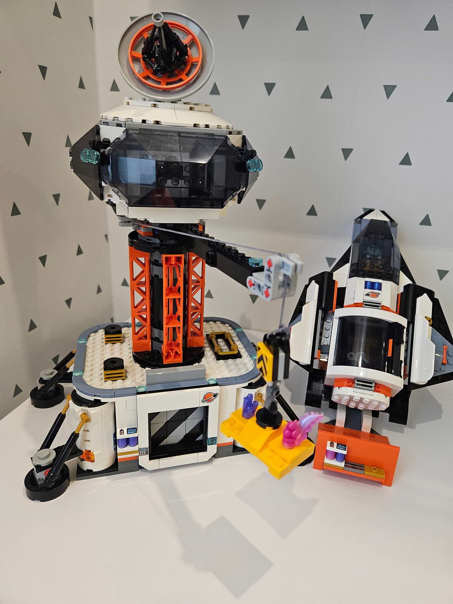 Конструктор LEGO City Космическая база и стартовая площадка для